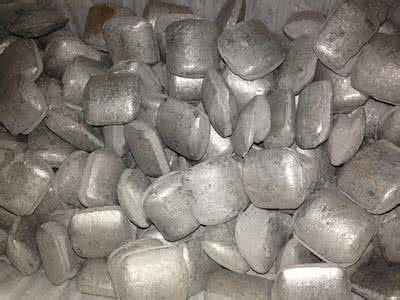 一位發言人表示，巴西淡水河谷（Vale）正在重新評估其在新喀里多尼亞虧損的鎳業務，這是上月新上任的首席執行官Fabio Schvartsman對表現不佳資產進行廣泛考核的一部分。